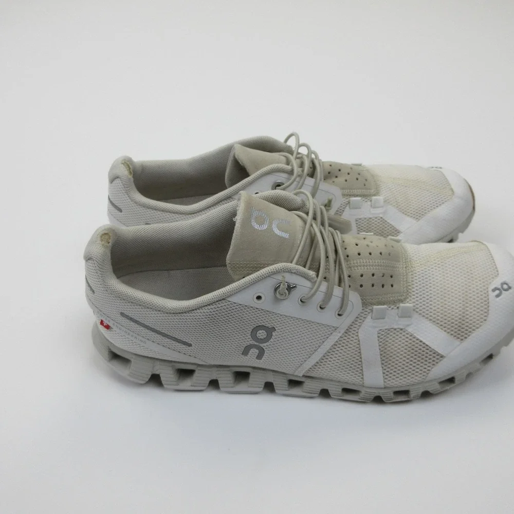 On Cloud Shoes Womens Size 9 White CloudTec Running Sneakers Athletic Cushioned